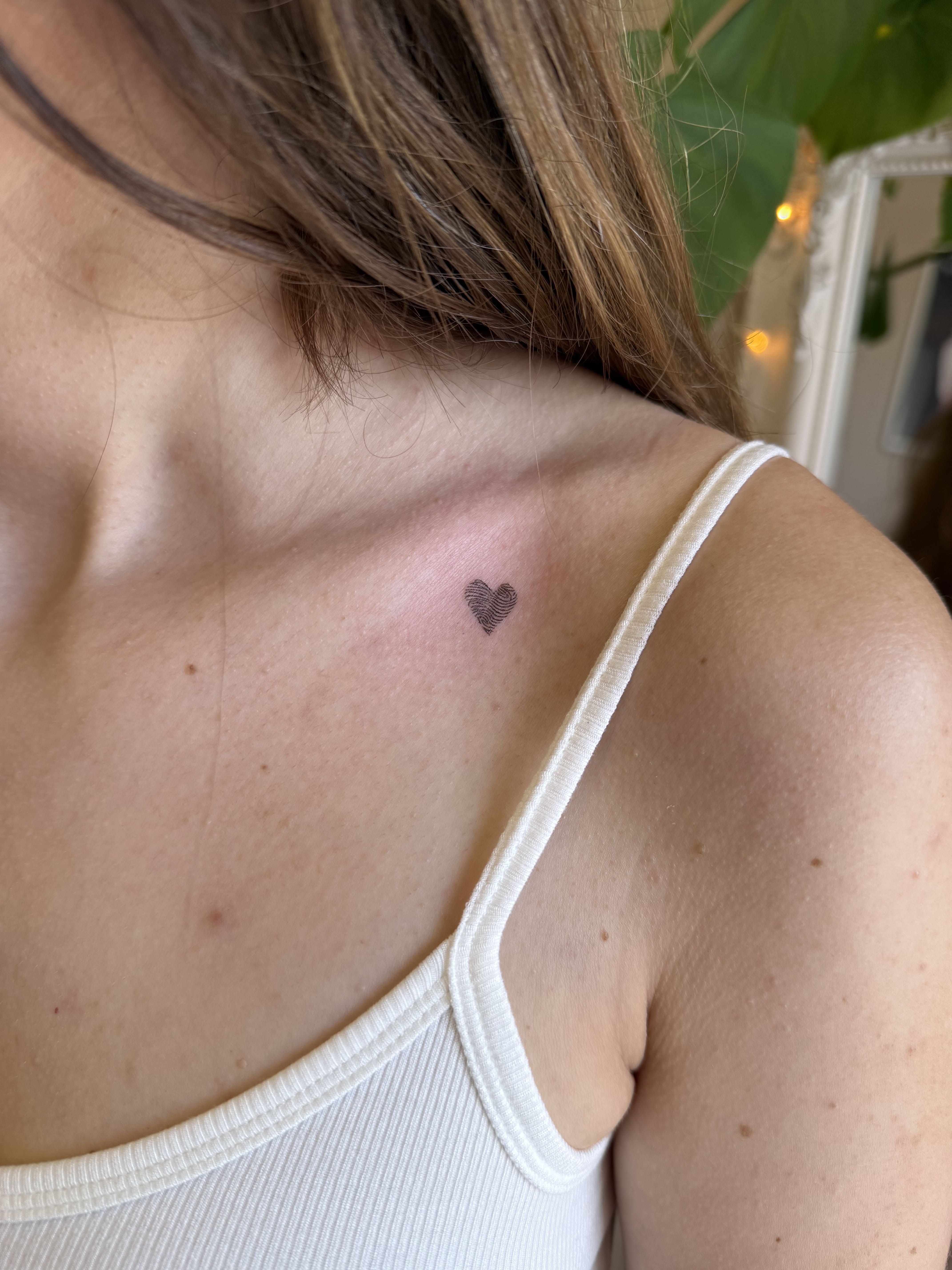 Тату серце, мінімалістичне, ключиця / Heart tattoo, minimalist, collarbone