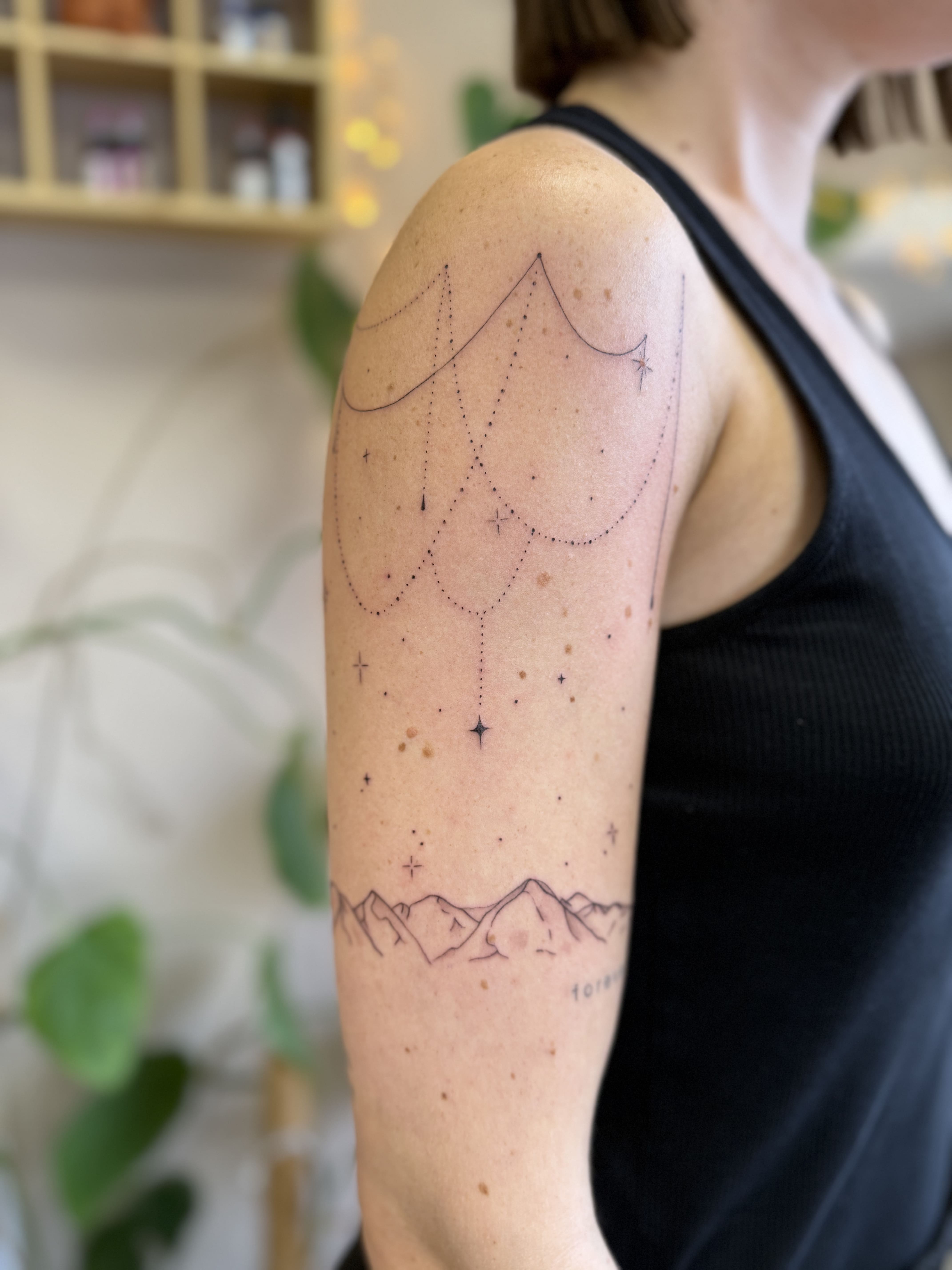Тату зорі й гори, декоративне, плече / Stars & mountains tattoo, decorative, arm