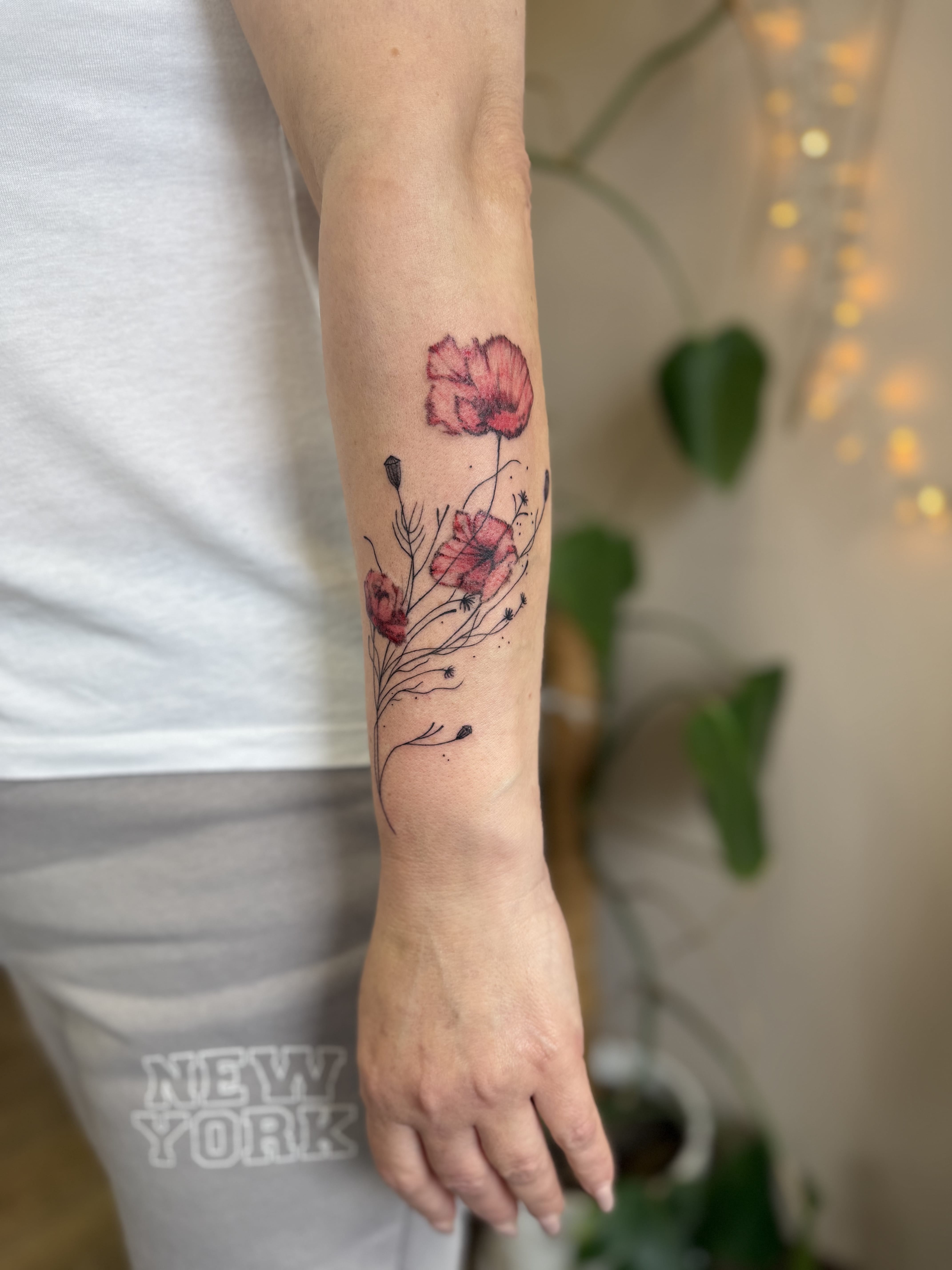 Тату маки, жіноче, передпліччя / Poppy tattoo, female, forearm
