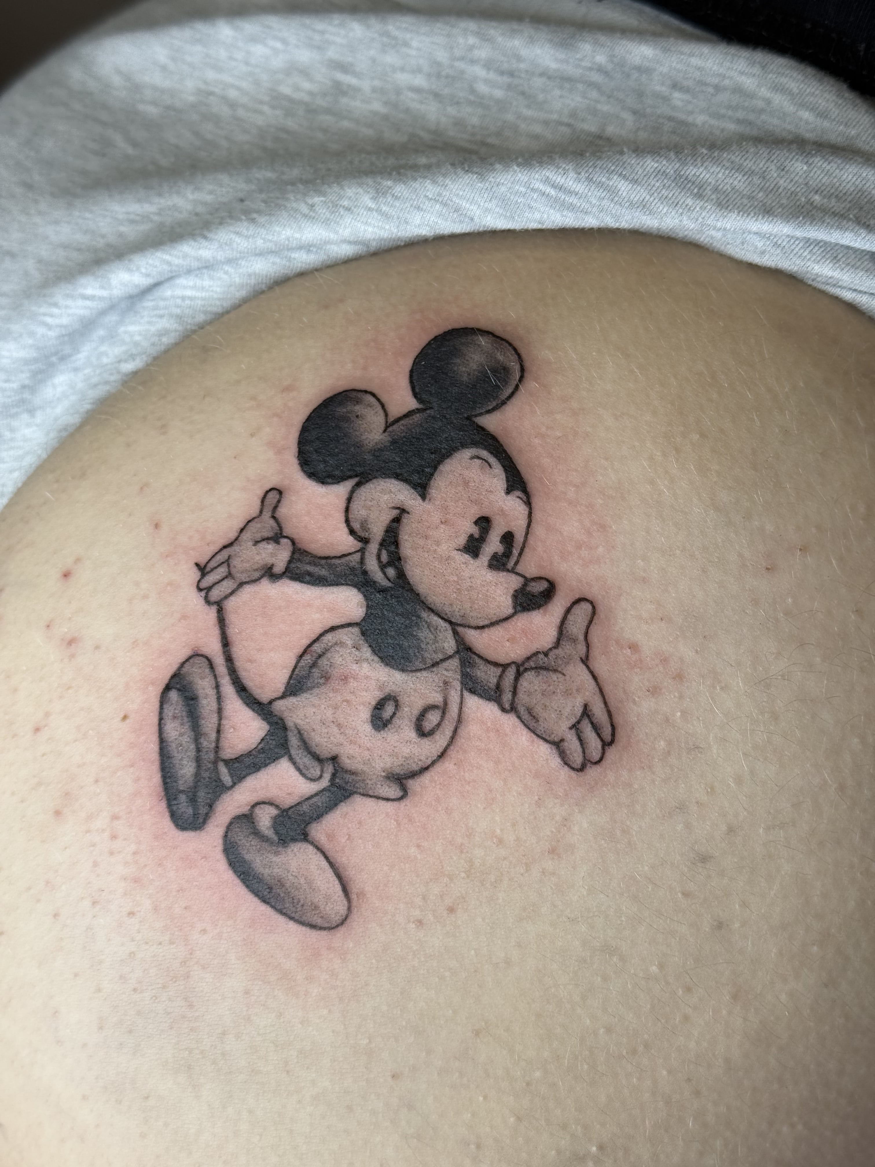 Тату Міккі Маус, стегно / Mickey Mouse tattoo, thigh
